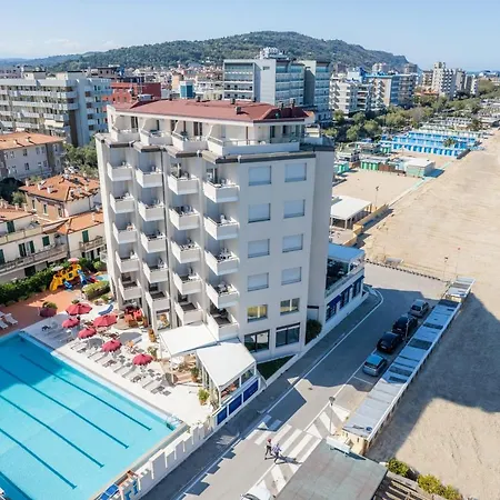 Unahotels Imperial Sport 4* 페자로