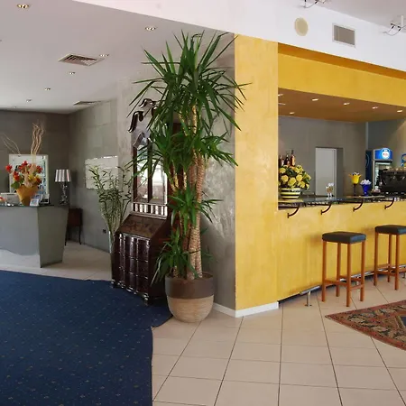 Unahotels Imperial Sport 4* 페자로