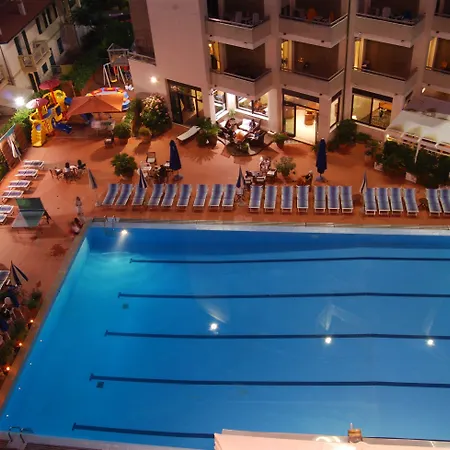 فندق Unahotels Imperial Sport بيزارو