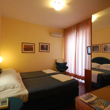 فندق Unahotels Imperial Sport 4*