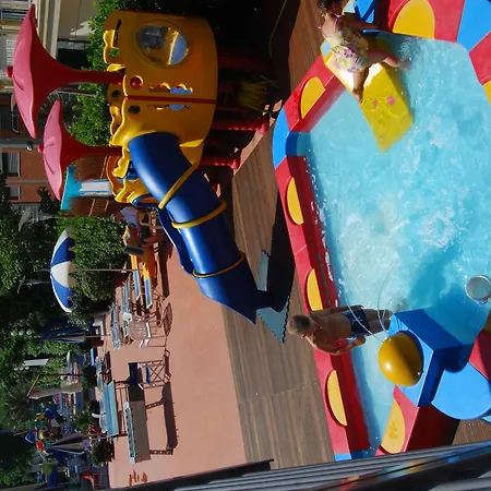 Unahotels Imperial Sport بيزارو