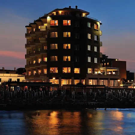 فندق Unahotels Imperial Sport 4*