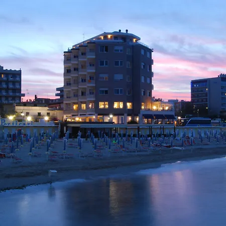 Unahotels Imperial Sport ペザロ
